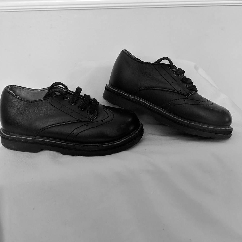 Boys Wing-Tip dress shoes